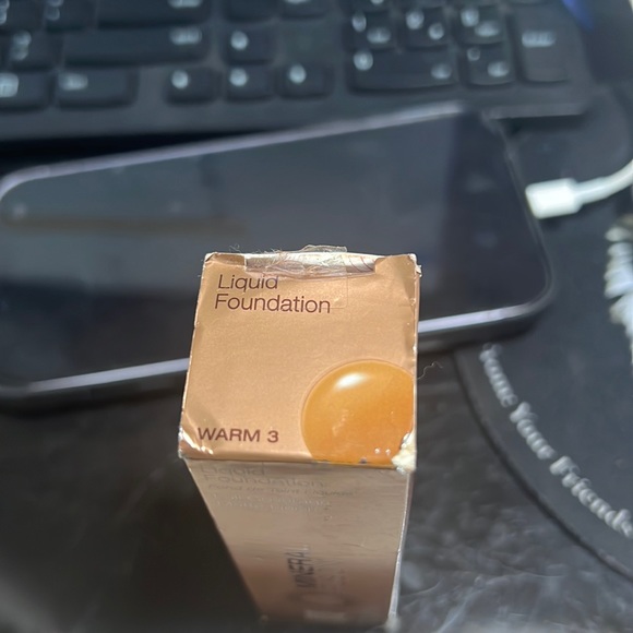 NIB FULL COVERAGE MATTE FINISH Liquid Foundation in Warm 3 - Picture 2 of 3